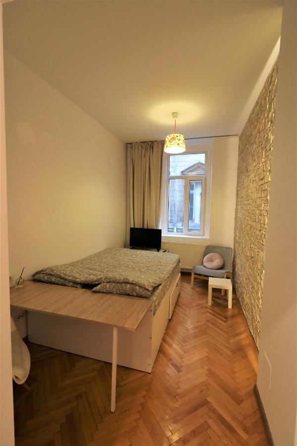 Cozy Old Town Apartment - Free Minibar Бухарест Екстер'єр фото